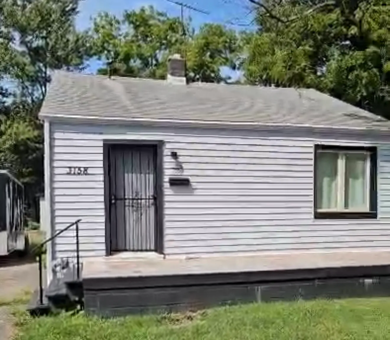 3 bed, 1100 sqft, $1,470 — Photo 1