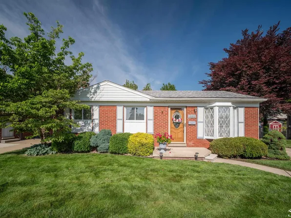 13352 Karl St, Southgate, MI 48195