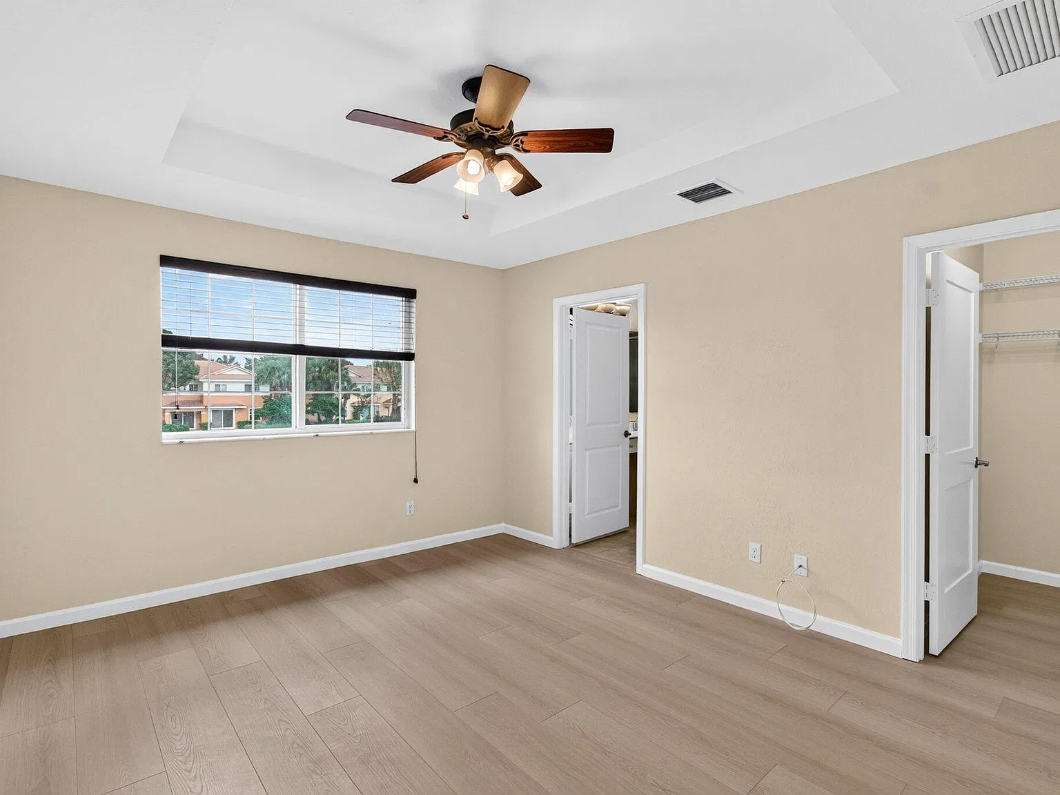 2 bed, 2.5 bath, 1402 sqft, $2,600 — Photo 4
