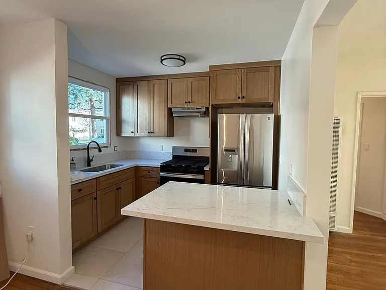 4131 W Toluca Lake Ave — Photo 5