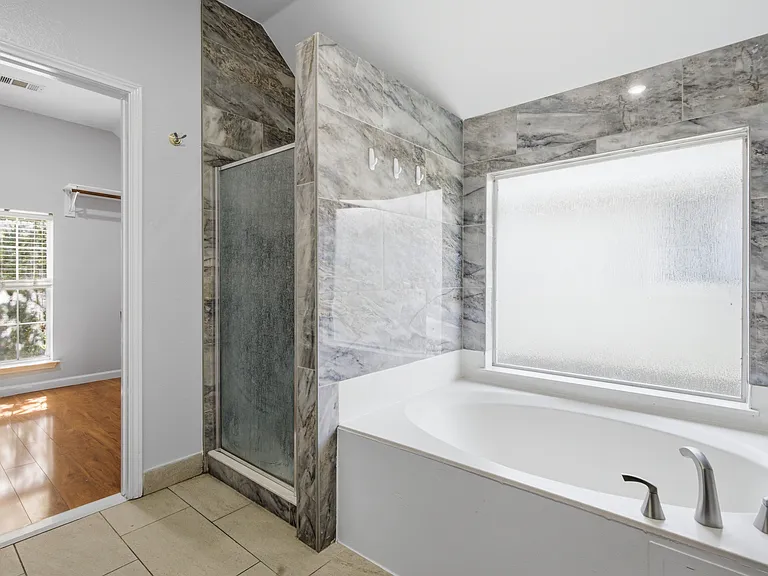 2114 Rustic Ridge Dr — Photo 34
