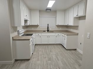 304 Riverside Dr, Woodland, CA 95695