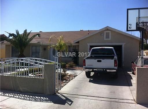 1st image of 220 Samantha St