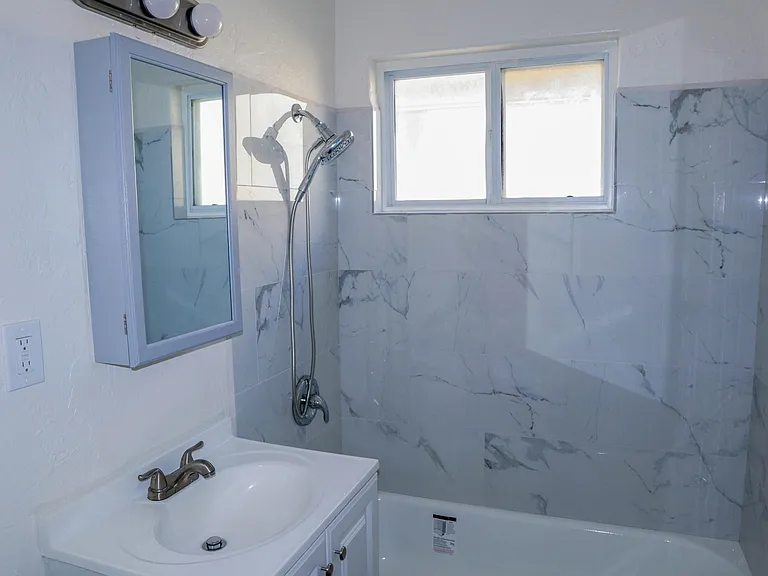 382 Vance St #B — Photo 5