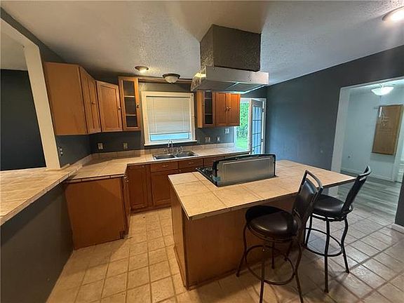 3rd image of 4828 Eastview Dr