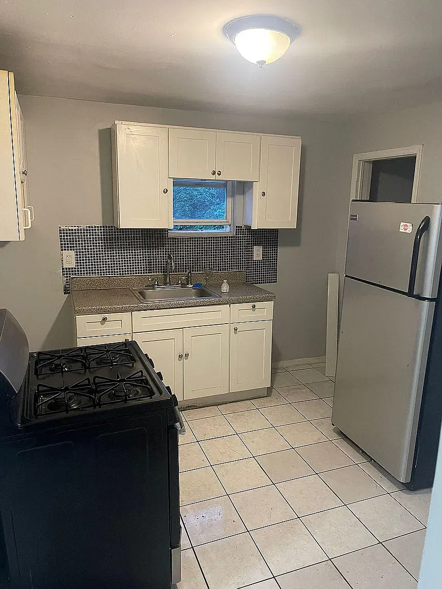 3 bed, 1000 sqft, $1,849 — Photo 1