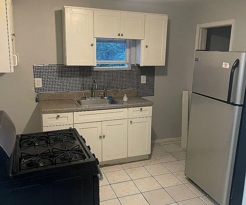 133 Elizabeth Ave #6D