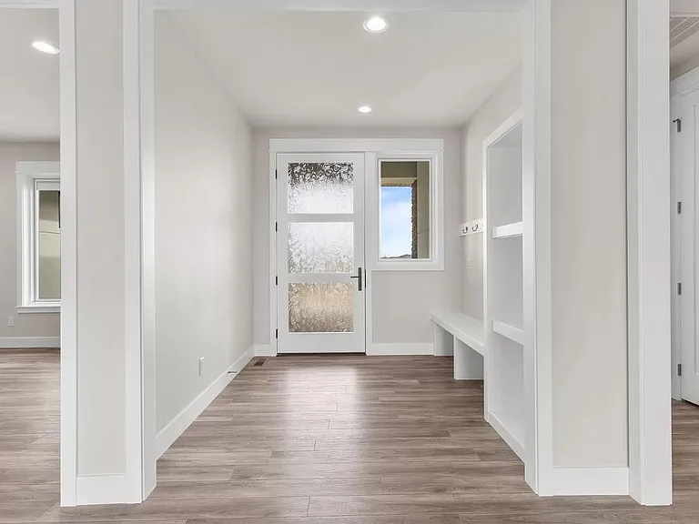 2504 Aspen Creek Trl — Photo 4