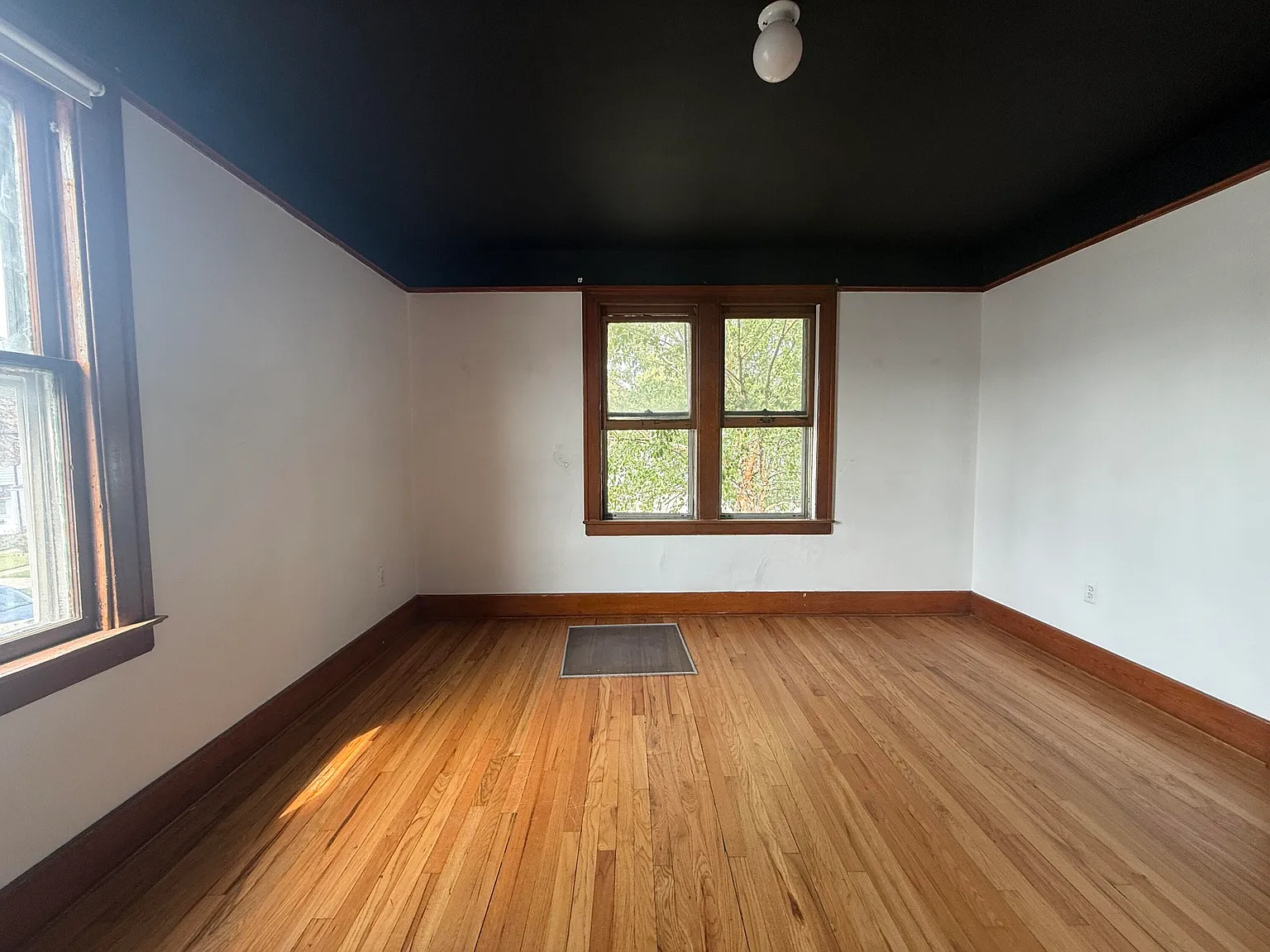 2 bed, 1.0 bath, 600 sqft, $1,200 — Photo 3