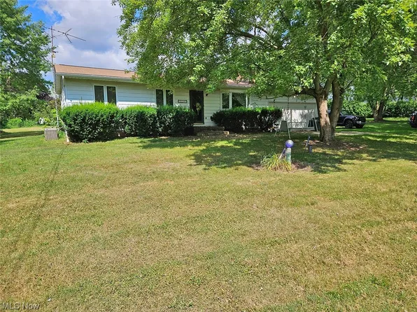 14737 Gopp Ave NE, Hartville, OH 44632
