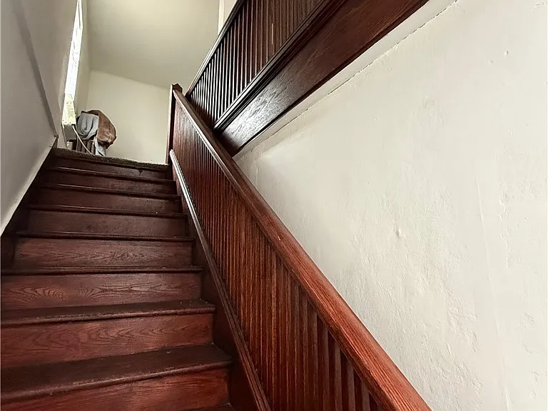 104 Franklin St — Photo 3