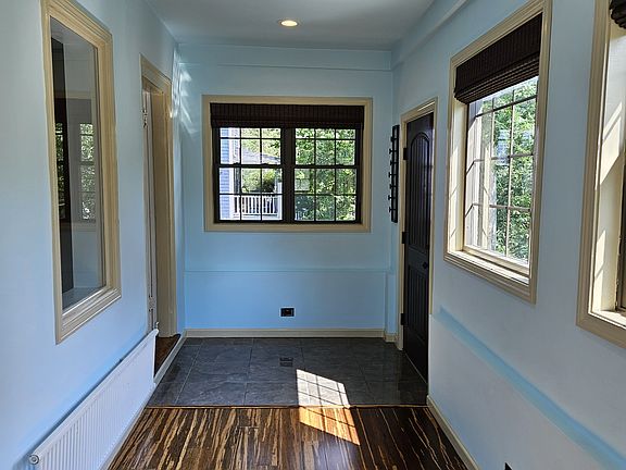 1st floor : Front sunroom