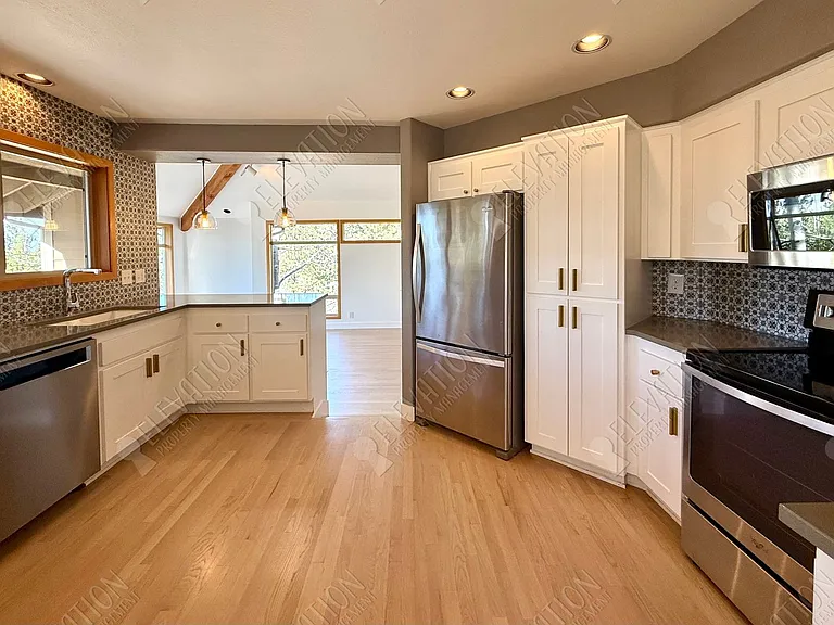 1955 NW Brogan — Photo 7