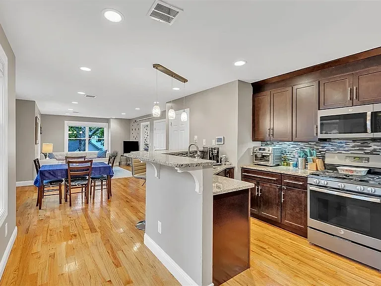 11 Hamlin Pl #B — Photo 4