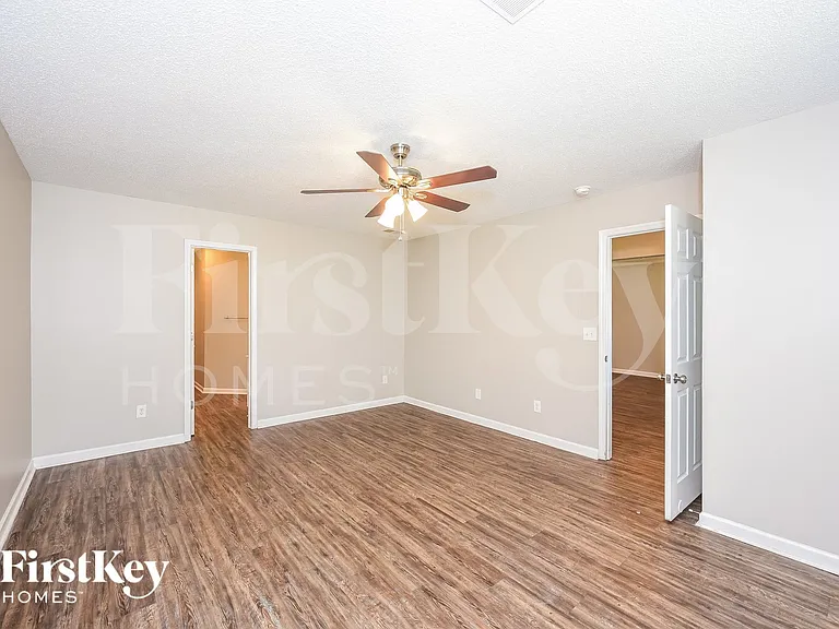 423 Aberdeen Cir — Photo 11
