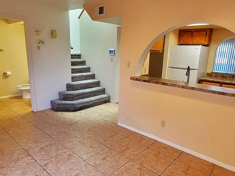 723 W 13th St — Photo 3