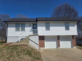 712 Maple St, Wellington, MO 64097