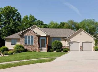 6715 Cedar View Ct NE, Cedar Rapids, IA 52411