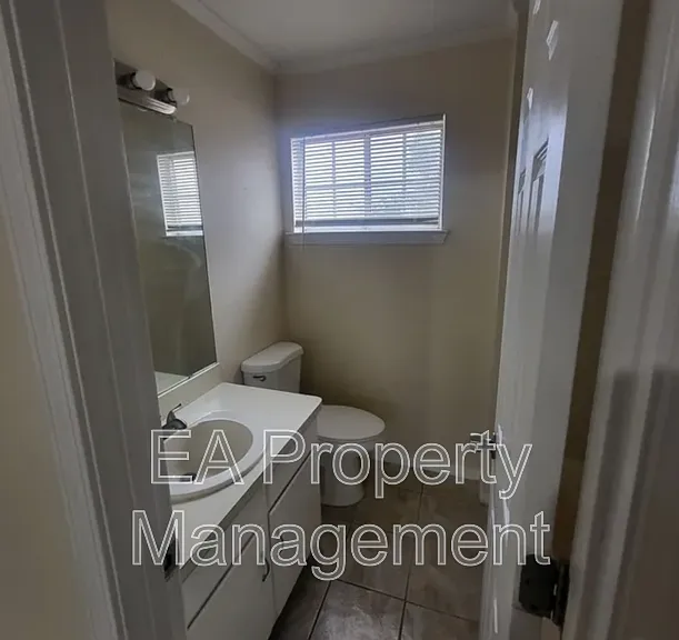 1220 Rosemont Ave NW — Photo 5