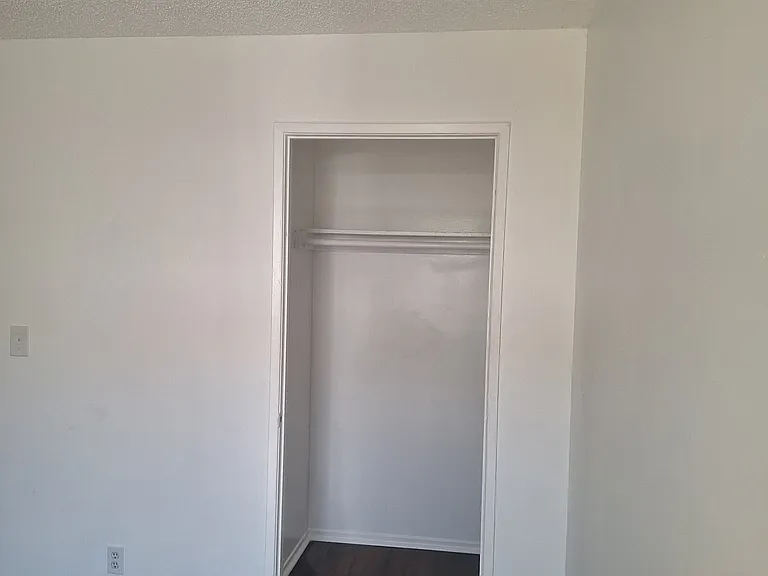 1018 W 93rd St #1 — Photo 5