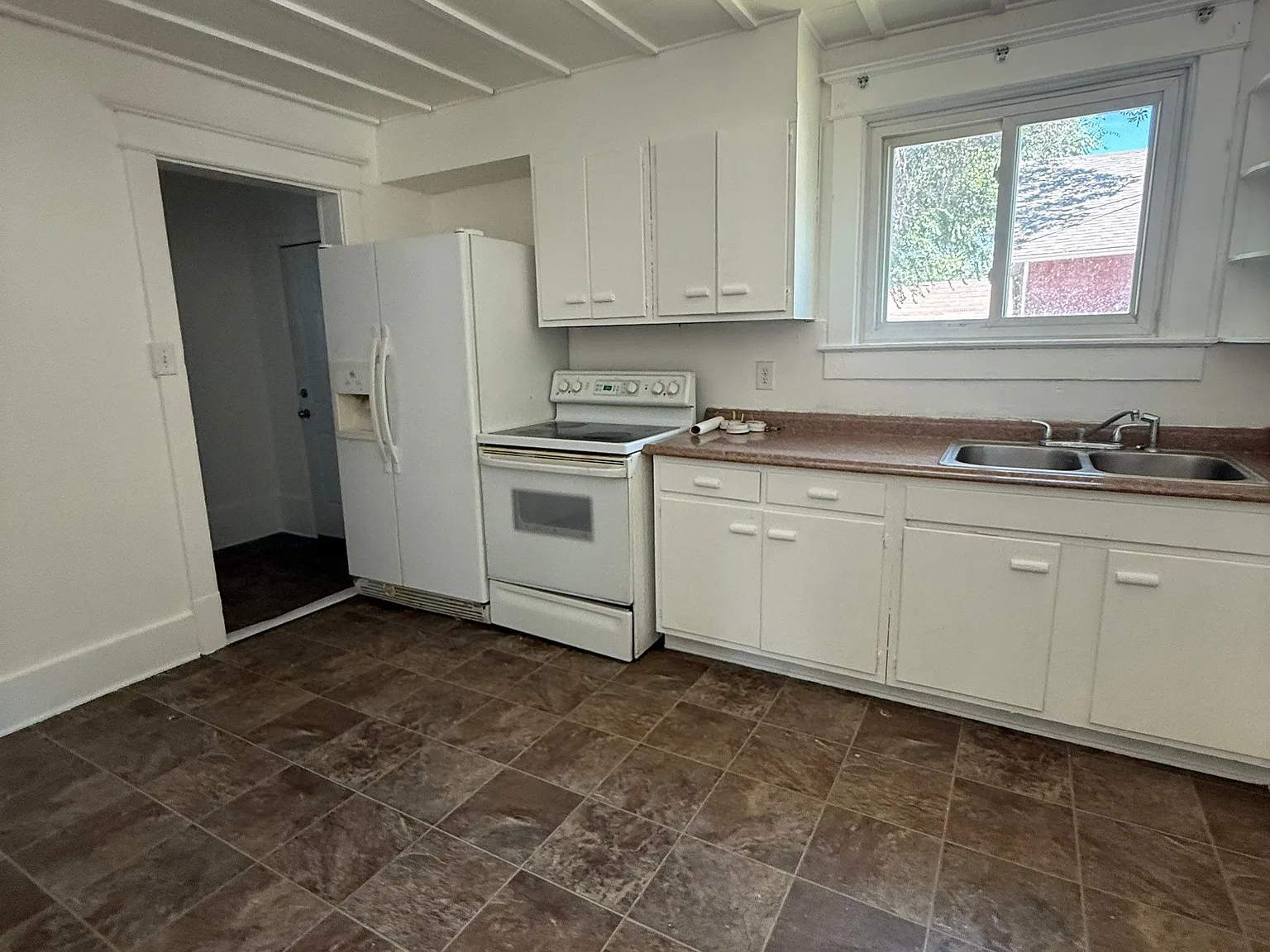23 Custer Ave - 1 — Photo 1