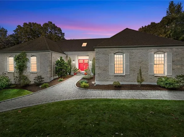 20 Briarbrook Dr, Warwick, RI 02818