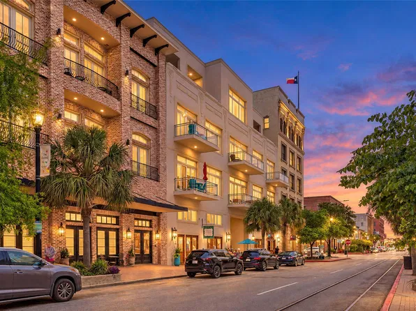 2208 Post Office St #302, Galveston, TX 77550