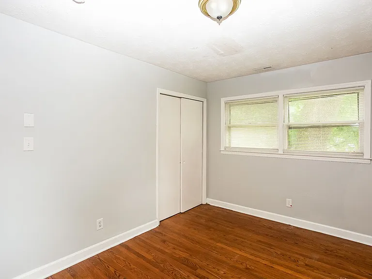 4809 Thornwood Rd — Photo 10