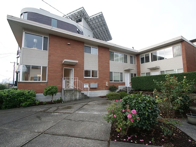 3837 Woodland Park Ave N #3831 — Photo 1