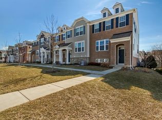 3135 Coral Ln, Glenview, IL 60026
