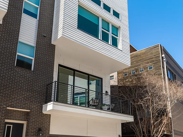 381 E Greenbriar Ln #401 — Photo 2