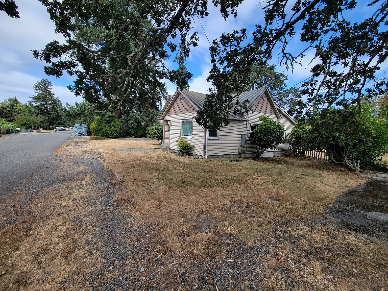 4 bed, 1.5 bath, 1647 sqft, $2,495 — Photo 3