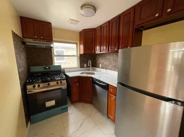 10-23 Bay 31st Street image 5 of 7