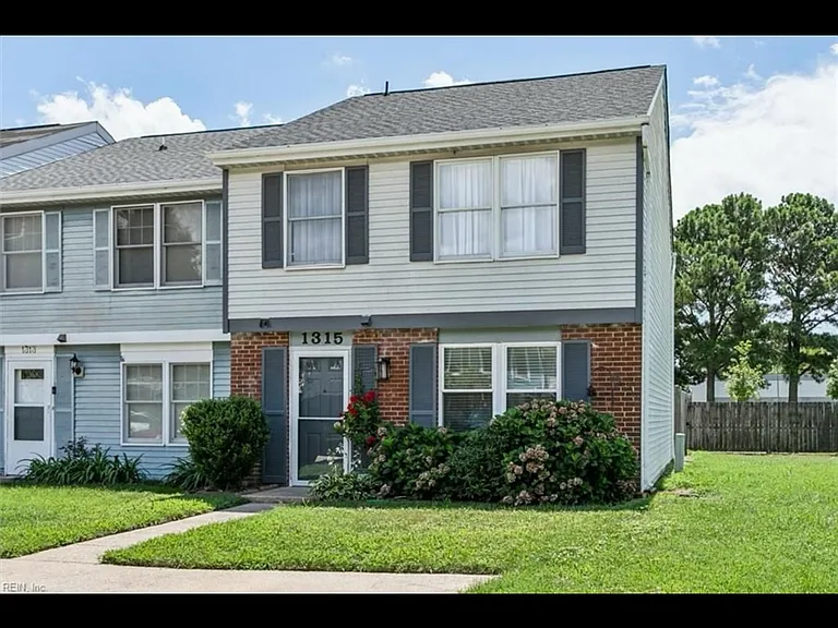 1315 Peabody Dr — Photo 2