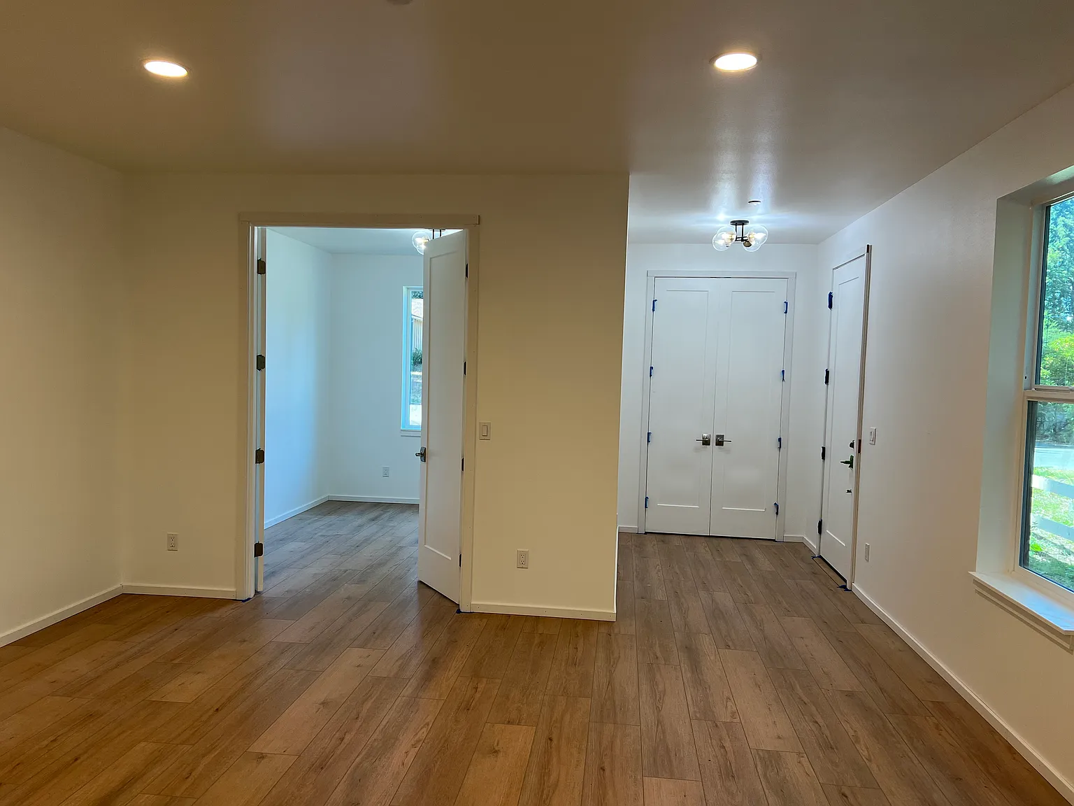 3 bed, 2.5 bath, 2170 sqft, $4,200 — Photo 4