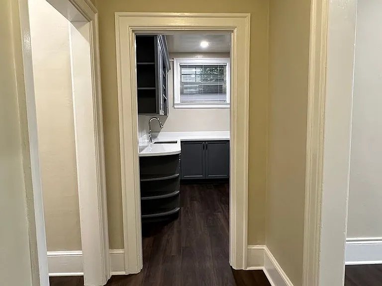 De Luxe Apartments LLC — Photo 2