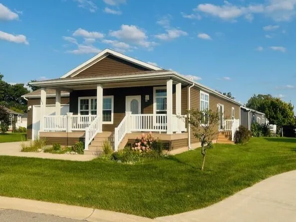 5652 Kingsley Dr NE, Rockford, MI 49341