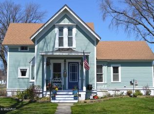 302 N Gaylord Ave, Ludington, MI 49431