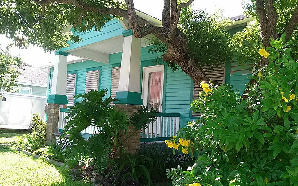 2 bed, 1.0 bath, 1288 sqft, $1,700 — Photo 2