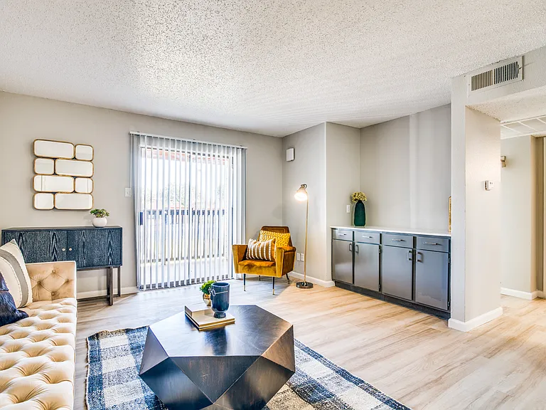 The Durham Apartments — Photo 4