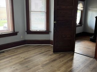 421 N 1st St #1, Springfield, IL 62702