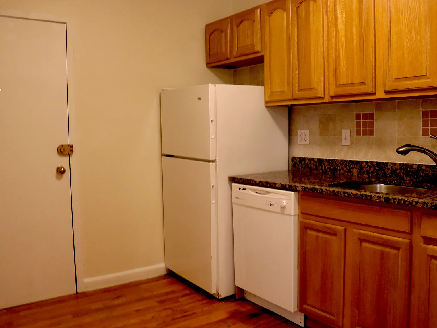 2 bed, 750 sqft, $3,850 — Photo 3