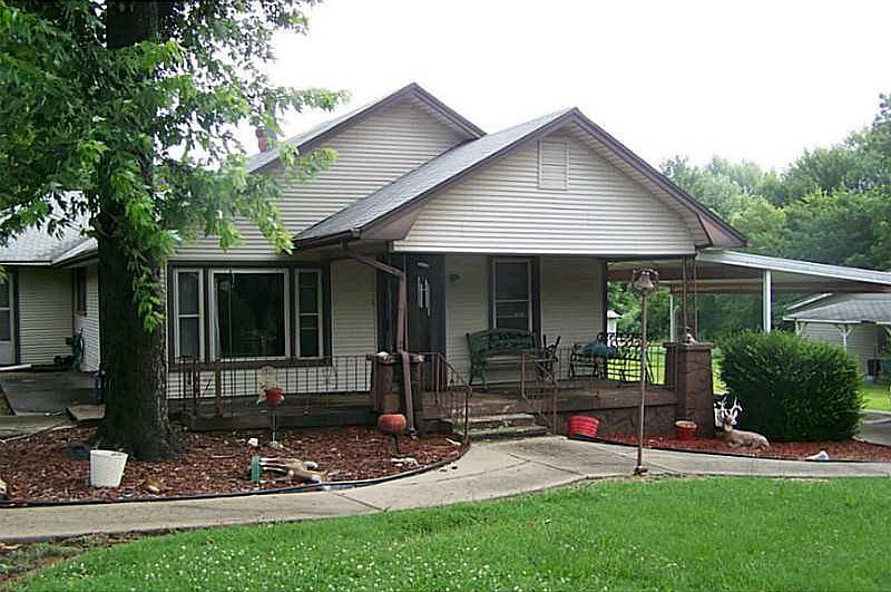 1st image of 301 E North St