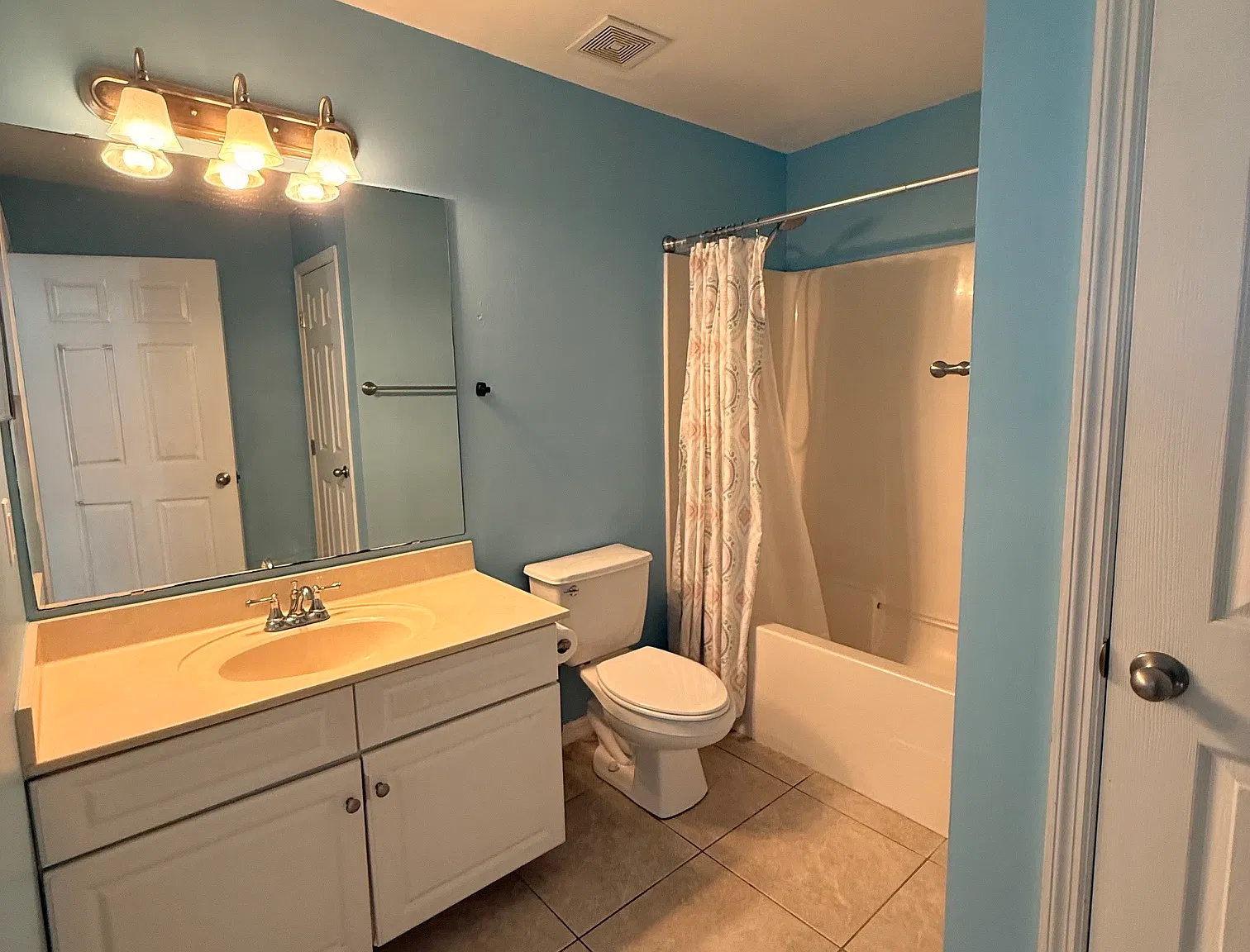 4274 Calinda Ln — Photo 2