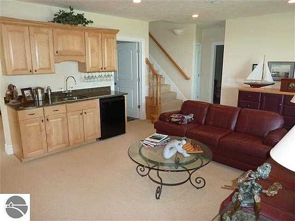 3rd image of 894 N Bay Cliff Dr #21
