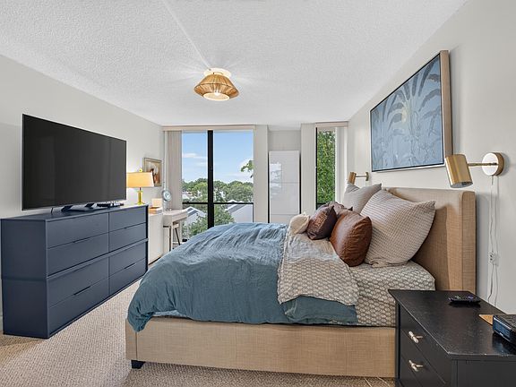 3rd image of 1863 Bridgewood Drive