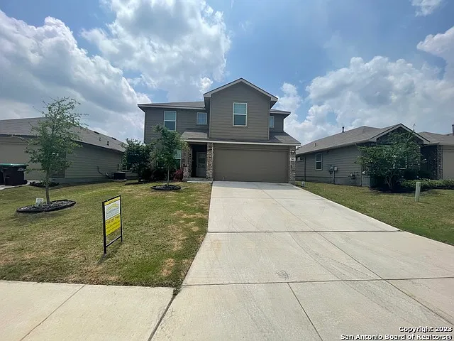 5 bed, 2.5 bath, 2537 sqft, $2,000 — Photo 2