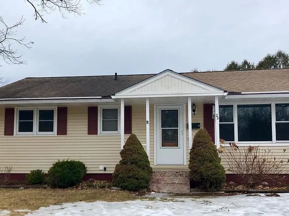 22 Lavigne Rd, Essex Jct, VT 05452