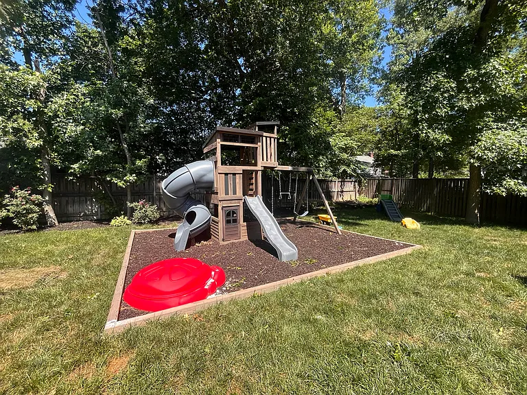 8612 Yardley Dr — Photo 34