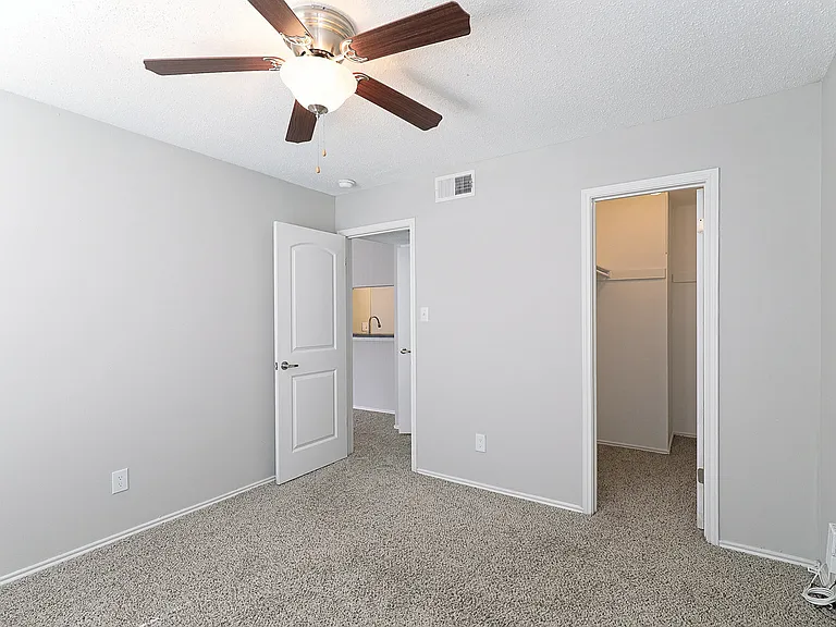 City Crest Apartments — Photo 59